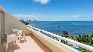 Grand Oasis Palm
