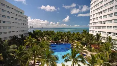 Grand Oasis Palm