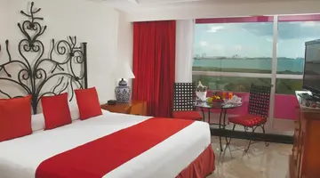 Grand Oasis Palm