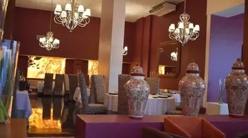 Grand Oasis Palm