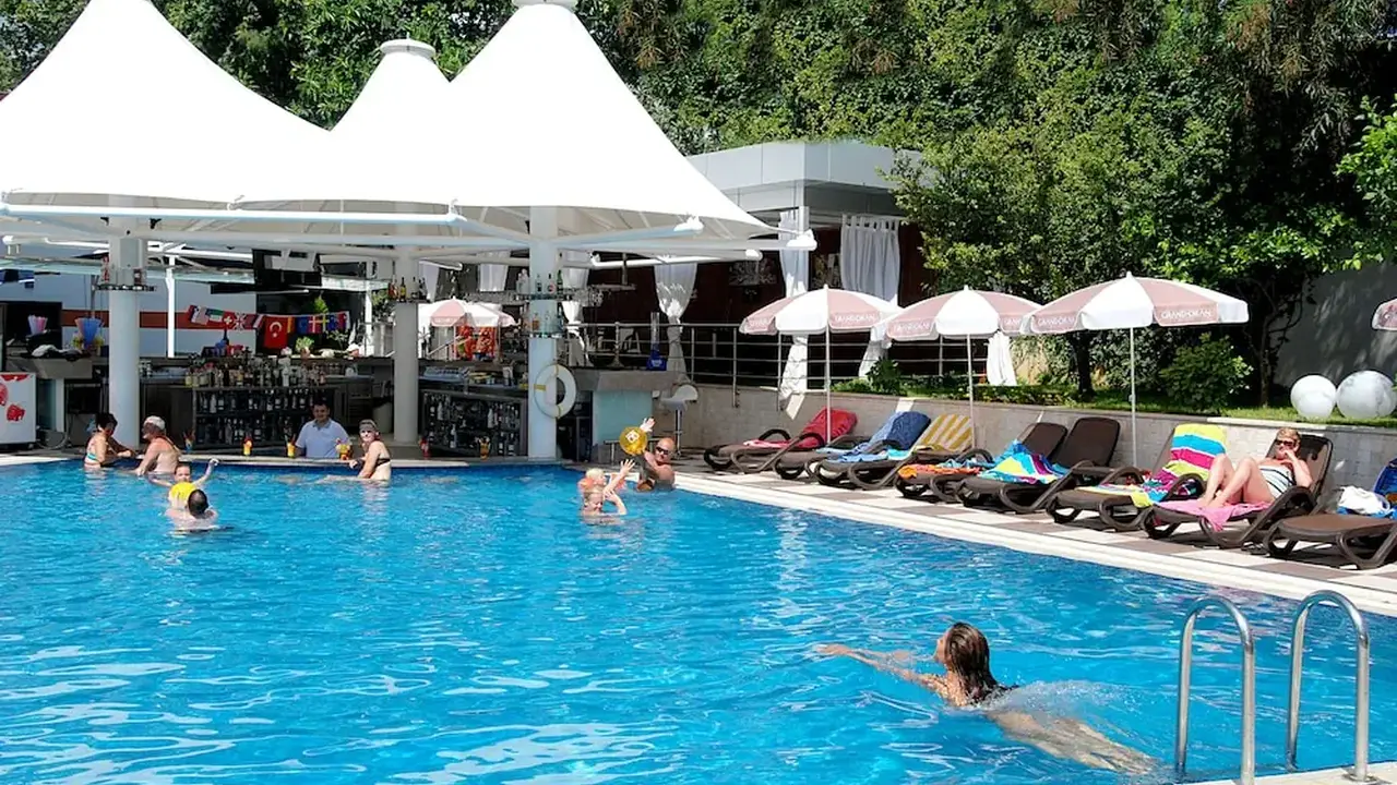 Grand Okan Hotel