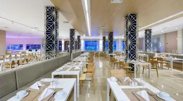 Grand Palladium Colonial Resort & Spa