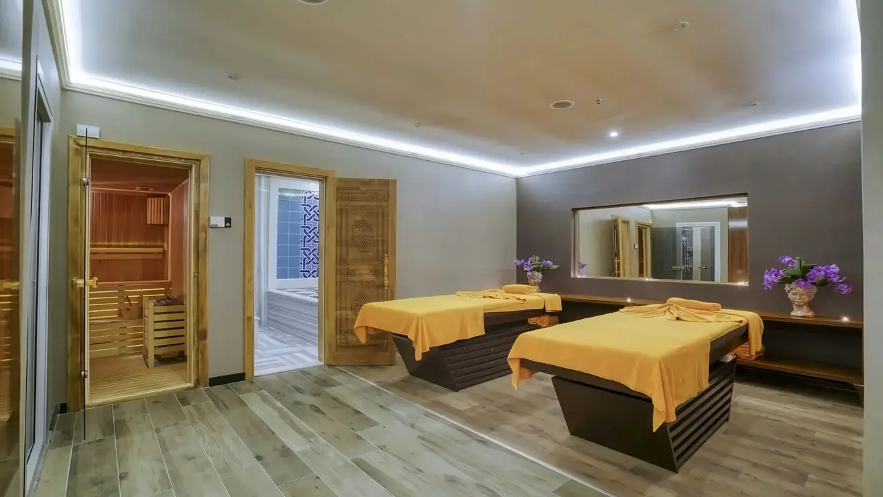 Grand Park Lara Hotel