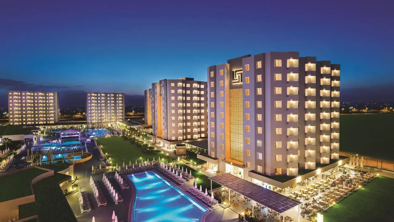 Grand Park Lara