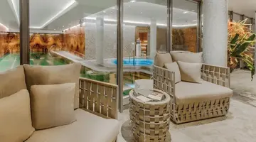 Grand Poet Hotel by Semarah