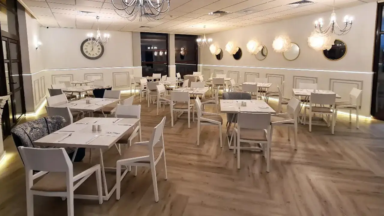 Grand Royal Hotel