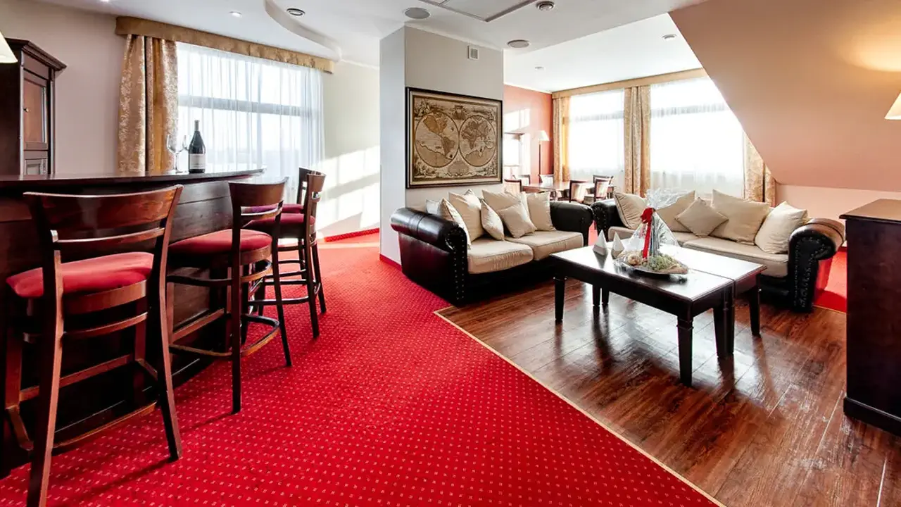 Grand Royal Hotel