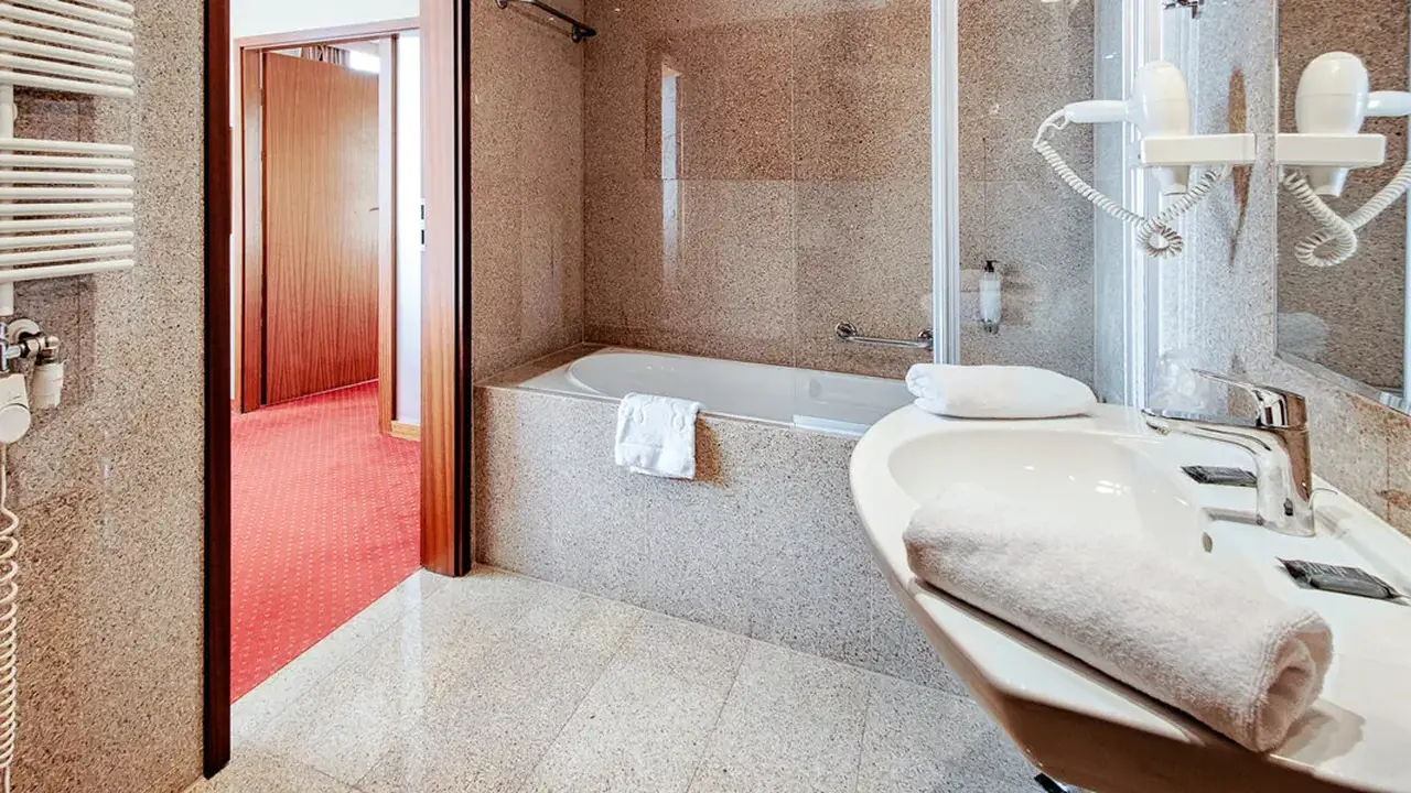 Grand Royal Hotel