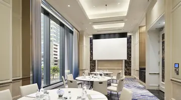 GRANDE CENTRE POINT SURAWONG