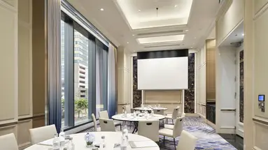 GRANDE CENTRE POINT SURAWONG
