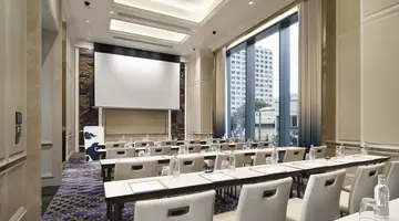 GRANDE CENTRE POINT SURAWONG