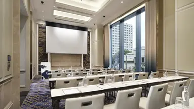GRANDE CENTRE POINT SURAWONG