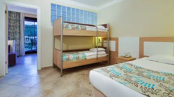 GREEN BAY RESORT & SPA