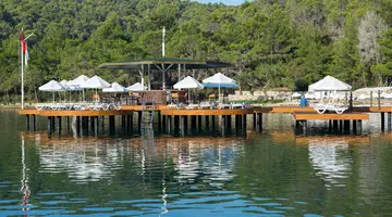 GREEN BAY RESORT & SPA