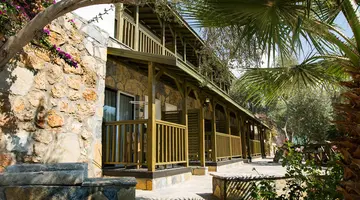 GREEN BAY RESORT & SPA