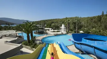 GREEN BAY RESORT & SPA