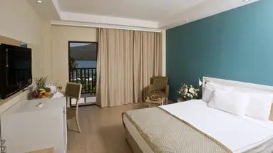 GREEN BAY RESORT & SPA