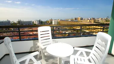 Green Field Aparthotel
