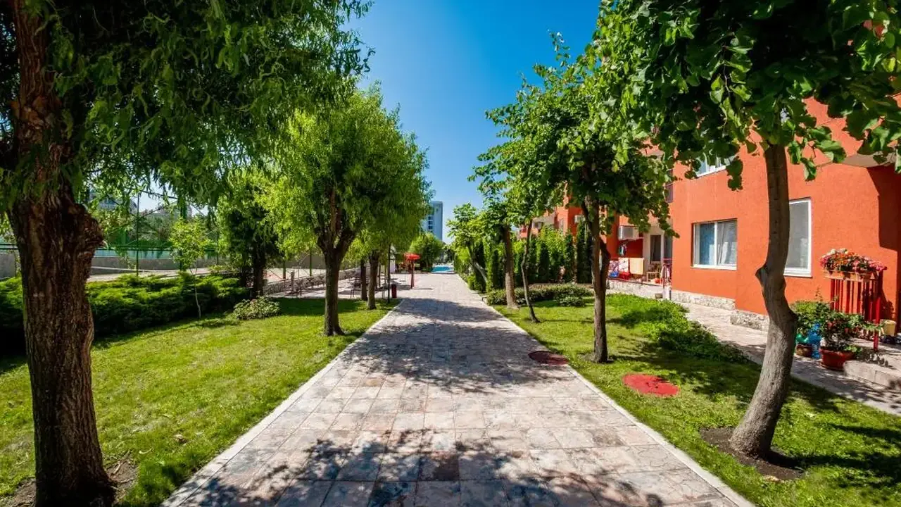 Green Fort Noks Apartments