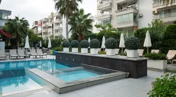 GREEN GARDEN SUITE HOTEL