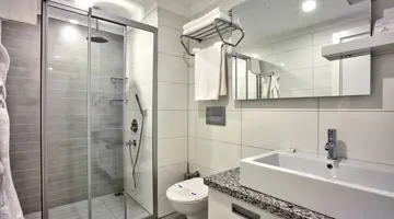 Green Garden Suite