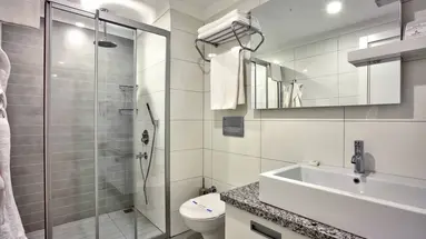Green Garden Suite
