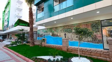 Green Life Hotel