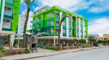Green Life Hotel