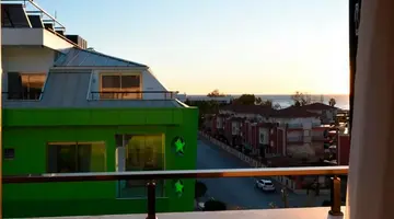 Green Life Hotel