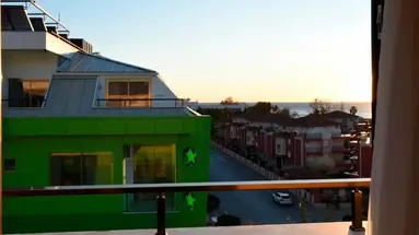 Green Life Hotel