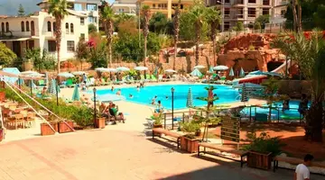 Green Life Hotel