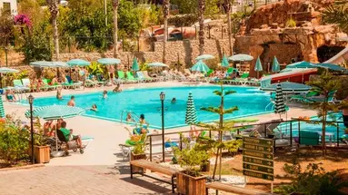 Green Life Hotel