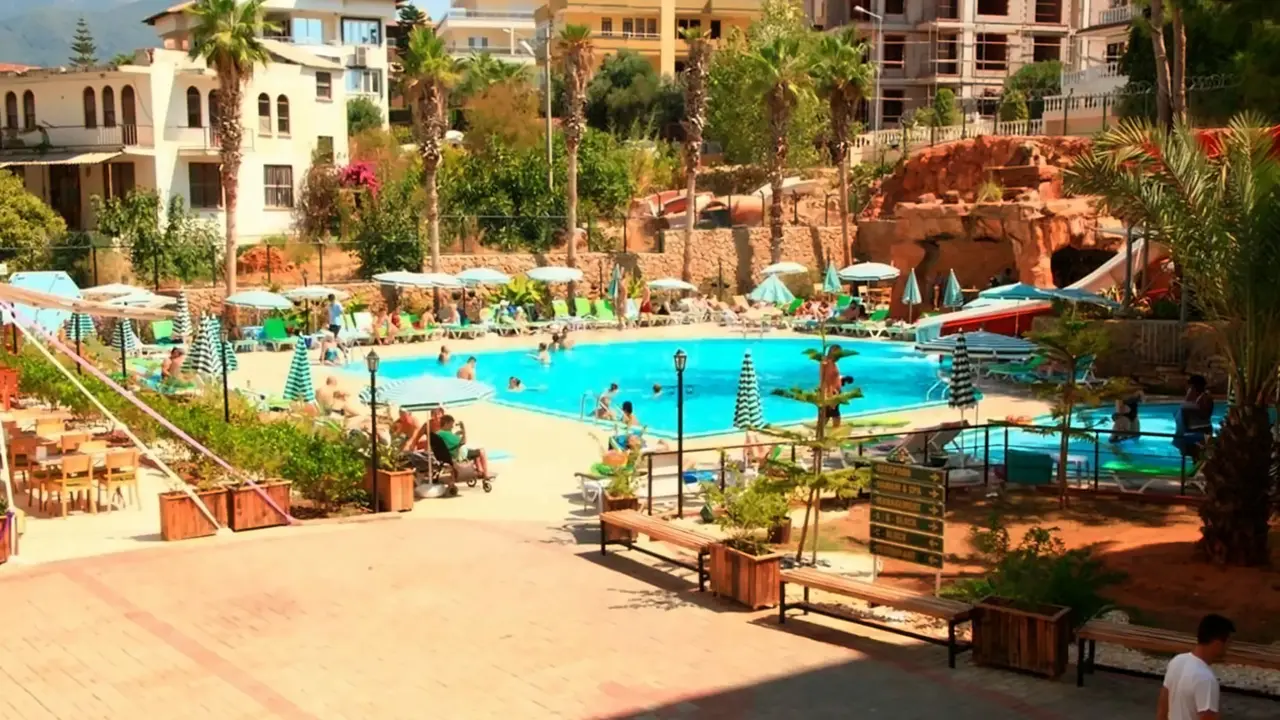 Green Life Hotel