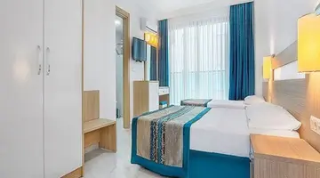 Green Life Hotel