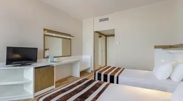 Green Max Hotel
