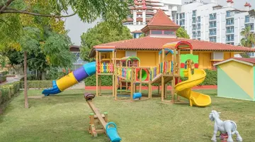 Green Max Hotel