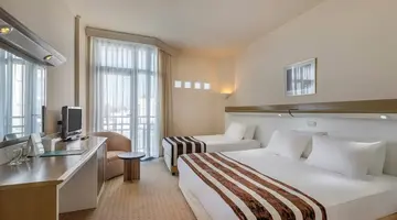 Green Max Hotel