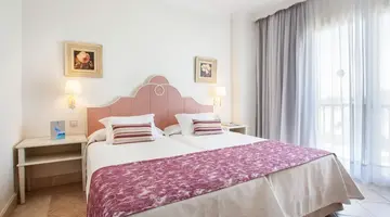 Grupotel Macarella Suites & Spa