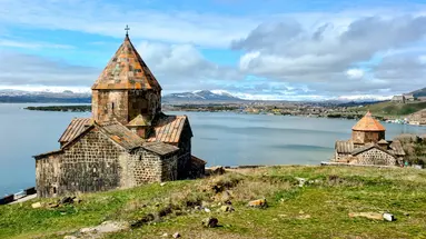Gruzja, Armenia - spod szczytów Kaukazu w doliny Armenii