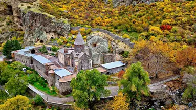 Gruzja, Armenia - spod szczytów Kaukazu w doliny Armenii