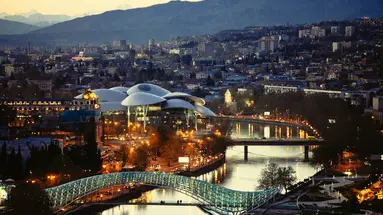 Gruzja, Armenia - spod szczytów Kaukazu w doliny Armenii
