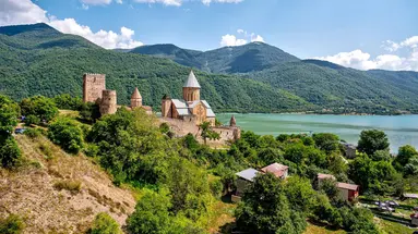 Gruzja- Morze Czarne i zielony Kaukaz