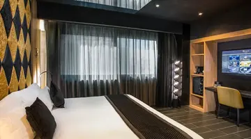 H Hotel