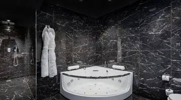 H Hotel