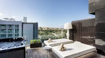 H Hotel