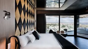 H Hotel
