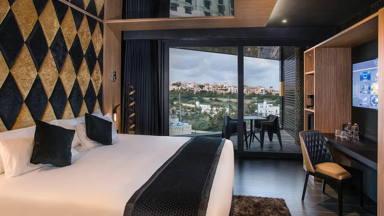 H Hotel