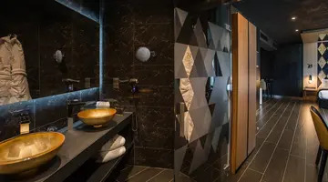 H Hotel