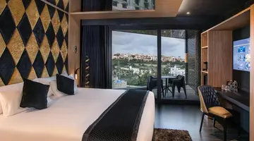 H Hotel