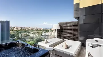 H Hotel